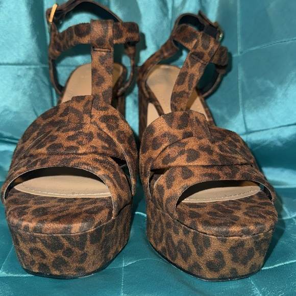 Chunky Leopard Print Heels - Size 7 - Picture 3 of 10